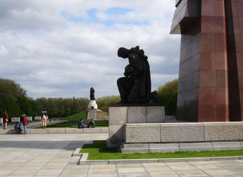Sowjetisches Ehrenmal in Treptower Park, Berlin (Soviet War Memorial)